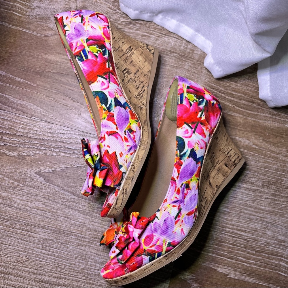 Dexflex Comfort Pink Floral Wedges - Picture 2 of 6